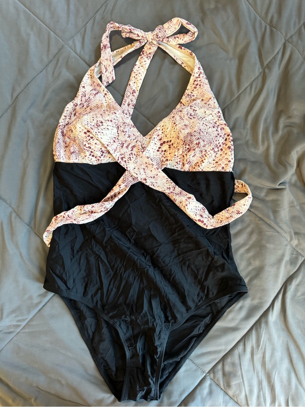 Cupshe Black One-Piece Swimsuit with Pink Snakeskin Halter